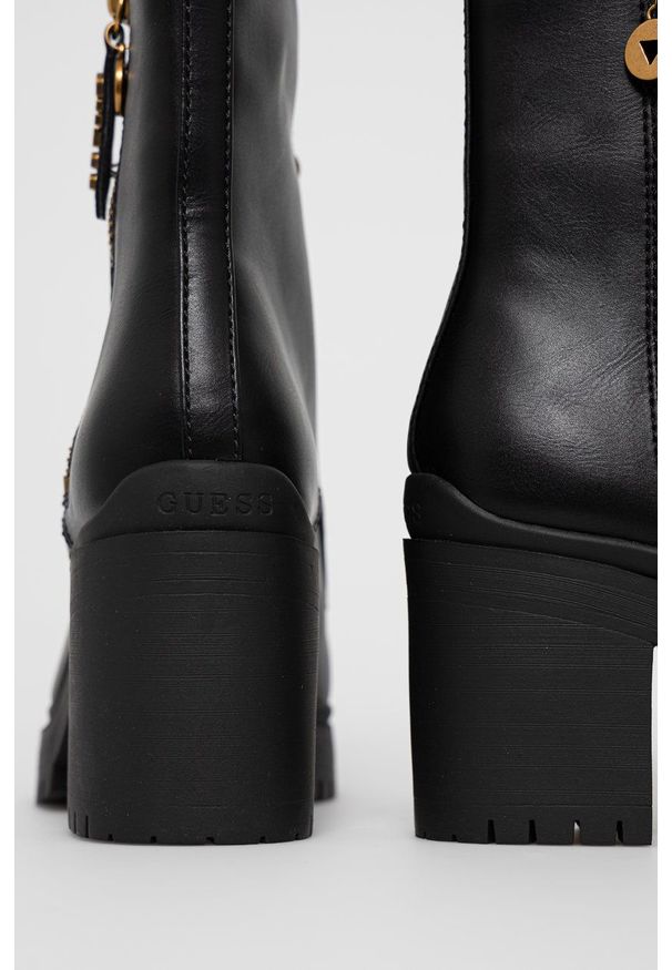 Guess - Botki. Zapięcie: sznurówki. Kolor: czarny. Materiał: skóra, guma. Obcas: na obcasie. Wysokość obcasa: średni