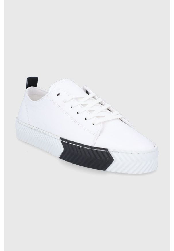 Sisley - Buty skórzane. Nosek buta: okrągły. Zapięcie: sznurówki. Kolor: biały. Materiał: skóra. Obcas: na obcasie. Wysokość obcasa: niski