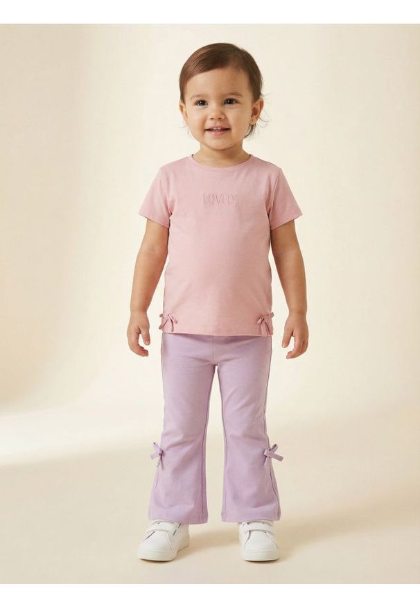 Sinsay - Bawełniana koszulka z haftowanym napisem - różowy. Kolor: różowy. Materiał: bawełna. Wzór: napisy, haft