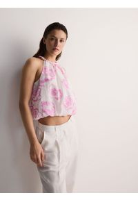 Reserved - Top z dekoltem halter - wielobarwny. Typ kołnierza: dekolt halter. Materiał: len, wiskoza, tkanina #1