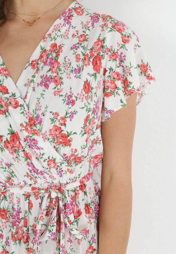 Born2be - Biała Sukienka Midi z Wiskozy z Gumką w Talii i Krótkim Rękawem Jodys. Kolor: biały. Materiał: wiskoza. Długość rękawa: krótki rękaw. Długość: midi