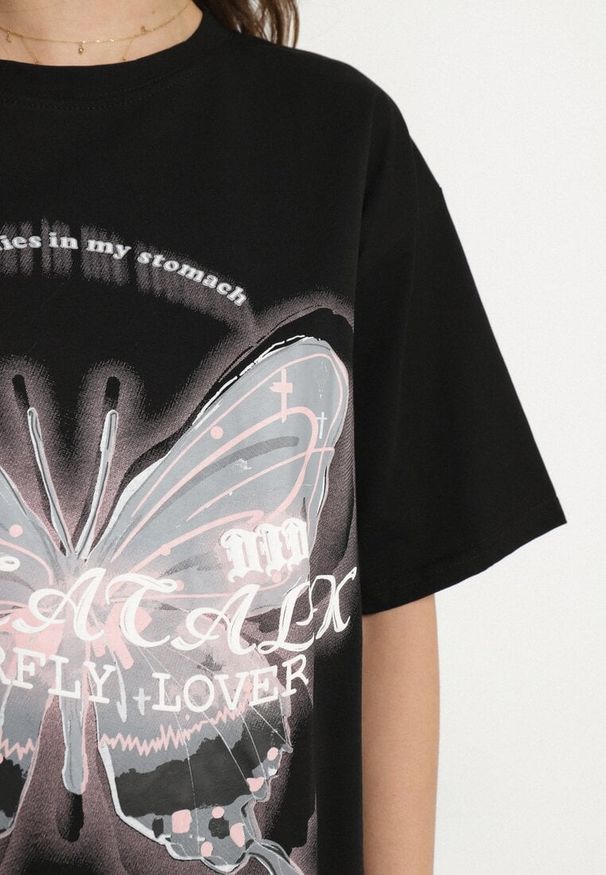 Born2be - Czarny T-shirt Oversize z Bawełny z Nadrukiem z Motylem Nonatira. Okazja: na spacer. Kolor: czarny. Materiał: bawełna. Wzór: nadruk. Styl: elegancki, klasyczny