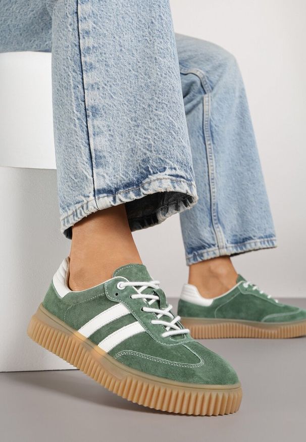 Renee - Zielone Zamszowe Sneakersy w Stylu Kultowych Tenisówek ze Skórzaną Wkładką Tenannia. Nosek buta: okrągły. Zapięcie: sznurówki. Kolor: zielony. Materiał: zamsz, skóra. Obcas: na obcasie. Wysokość obcasa: niski