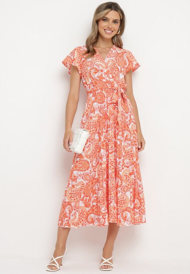 Born2be - Pomarańczowa Sukienka z Kopertowym Dekoltem z Gumką w Talii i Materiałowym Paskiem Xelovia. Okazja: na co dzień. Kolor: pomarańczowy. Materiał: materiał. Typ sukienki: kopertowe. Styl: casual, elegancki