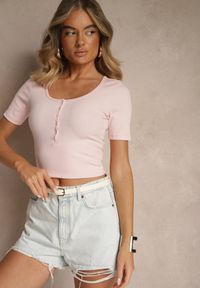 Renee - Różowy Bawełniany T-shirt Prążkowany z Guzikami Florvivi. Kolor: różowy. Materiał: bawełna, prążkowany. Sezon: lato #3