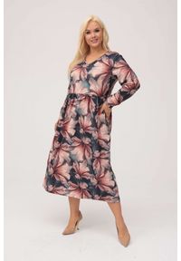 Moda Size Plus Iwanek - Elegancka sukienka Edith z kwiatowym printem XXL OVERSIZE JESIEŃ ZIMA. Typ kołnierza: dekolt w kształcie V. Materiał: poliester, tkanina, wiskoza. Wzór: kwiaty, nadruk. Sezon: zima, jesień. Typ sukienki: oversize. Styl: elegancki