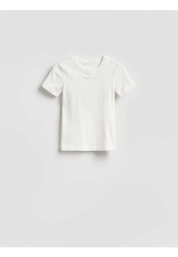 Reserved - T-shirt w prążek - złamana biel. Materiał: dzianina, bawełna. Wzór: prążki