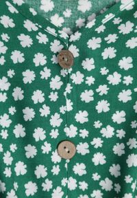 Born2be - Zielona Rozkloszowana Sukienka z Bawełny w Kwiaty z Guzikami Ronelle. Okazja: na co dzień, na randkę, na spacer. Kolor: zielony. Materiał: bawełna. Wzór: kwiaty. Typ sukienki: rozkloszowane, proste. Styl: casual, elegancki #5