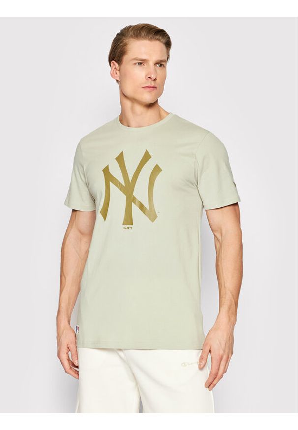 New Era T-Shirt New York Yankees MLB Logo 12033497 Beżowy Regular Fit. Kolor: beżowy. Materiał: bawełna