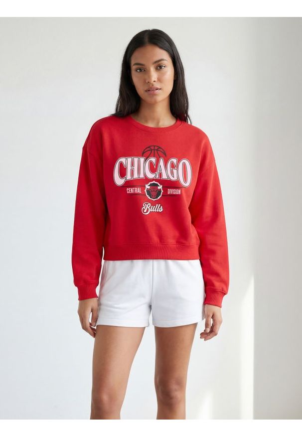 Sinsay - Bluza z nadrukiem Chicago Bulls NBA - czerwony. Kolor: czerwony. Wzór: nadruk