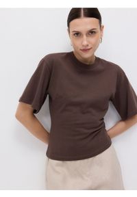 Reserved - Taliowany t-shirt - brązowy. Kolor: brązowy. Materiał: bawełna