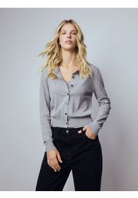 Reserved - Sweter z dzianinowym topem - jasnoszary. Kolor: szary. Materiał: dzianina #1