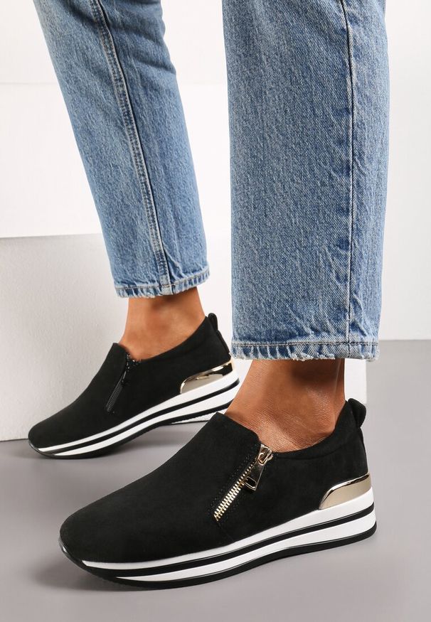 Renee - Czarne Sneakersy na Ozdobnej Platformie z Suwakiem i Metaliczną Wstawką Latrisse. Kolor: czarny. Obcas: na platformie