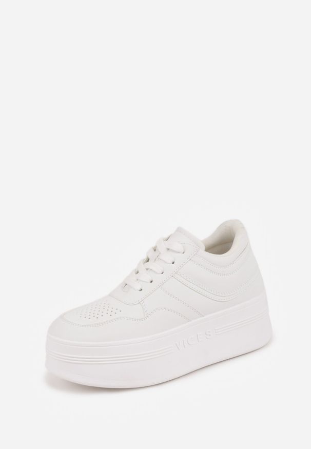 Born2be - Białe Sneakersy VICES na Grubej Podeszwie z Tłoczonym Napisem i Perforacją Cezite. Okazja: na co dzień. Kolor: biały. Materiał: jeans. Wzór: napisy