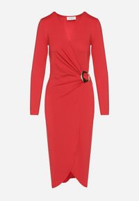 Born2be - Czerwona Sukienka Taliowana z Kopertowymi Dekoltem i Metaliczną Aplikacją Ninolira. Kolor: czerwony. Długość rękawa: długi rękaw. Wzór: aplikacja. Typ sukienki: kopertowe #6