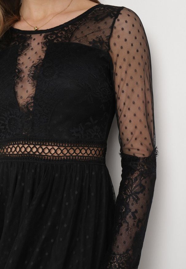 Born2be - Czarna Sukienka Maxi o Rozkloszowanym Fasonie z Ozdobną Koronką i Tiulem Steilla. Kolor: czarny. Materiał: tiul, koronka. Wzór: koronka. Długość: maxi