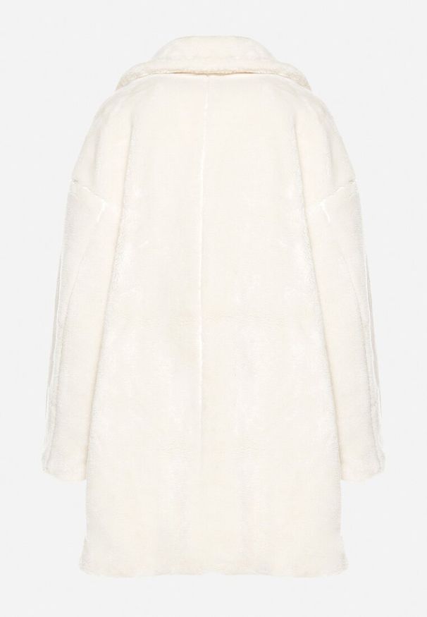 Born2be - Jasnobeżowy Długi Płaszcz Futerko Dwurzędowe w Stylu Teddy Malwirae. Okazja: na co dzień. Kolor: beżowy. Materiał: futro. Długość rękawa: długi rękaw. Długość: długie. Sezon: zima, jesień. Styl: klasyczny, elegancki, casual