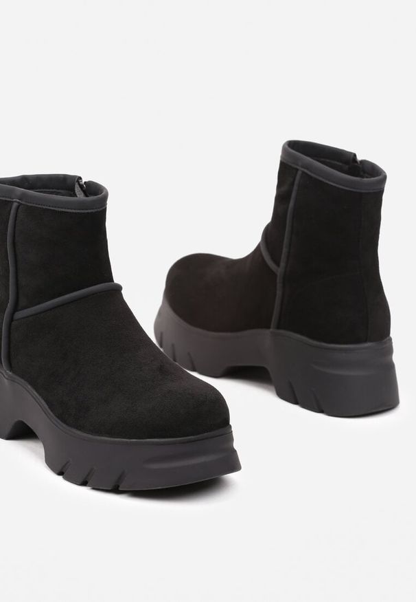 Renee - Czarne Ekozamszowe Botki na Grubej Podeszwie Cinzina. Okazja: na co dzień. Kolor: czarny. Materiał: dzianina, jeans. Styl: elegancki, casual