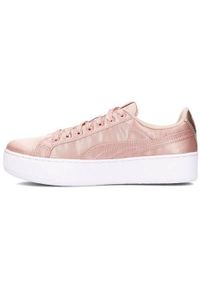 Buty do chodzenia damskie Puma Vikky Platform EP. Zapięcie: sznurówki. Kolor: wielokolorowy, różowy. Materiał: materiał, syntetyk, tkanina. Szerokość cholewki: normalna. Obcas: na platformie. Model: Puma Vikky. Sport: turystyka piesza