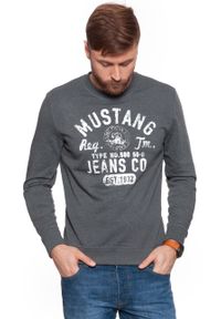 Mustang - BLUZA MUSTANG MĘSKA Logo Sweatshirt 1007641 4151. Wzór: melanż, nadruk #8