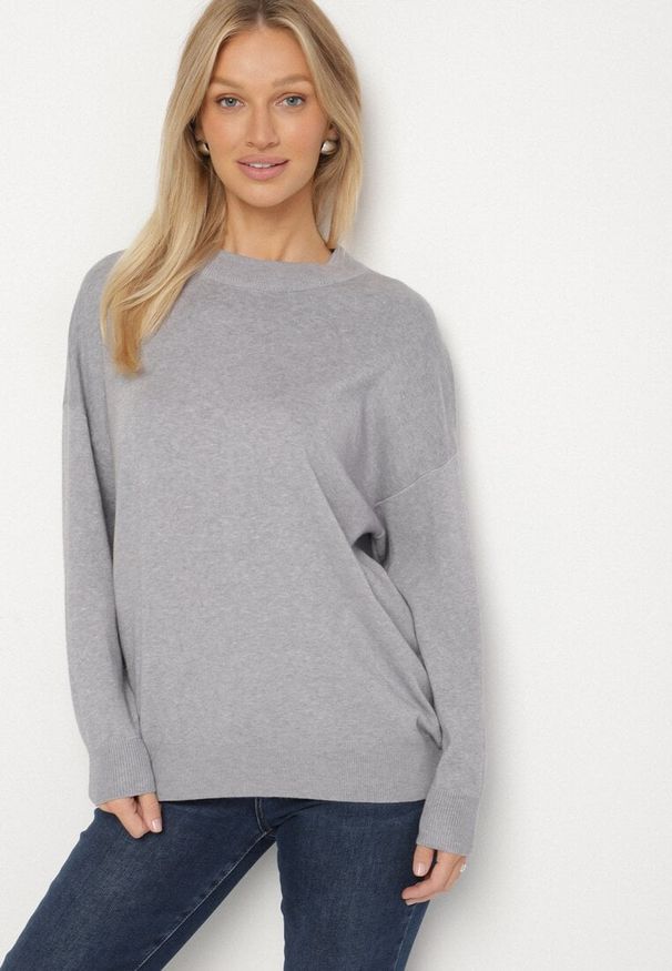 Born2be - Szary Gładki Sweter z Rękawami Typu Nietoperz Ralanevia. Okazja: do pracy, na co dzień. Kolor: szary. Wzór: gładki. Styl: casual