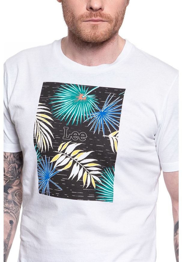 Lee - LEE BOTANICAL PRINT TEE BLACK L61IFE01 112113870. Okazja: na co dzień, na uczelnię, do pracy, na randkę. Typ kołnierza: kaptur. Materiał: bawełna, jeans, materiał. Wzór: nadruk. Styl: sportowy, klasyczny, elegancki, casual