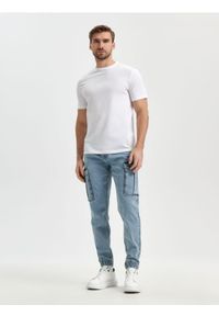 Sinsay - Jeansy jogger - niebieski. Kolor: niebieski