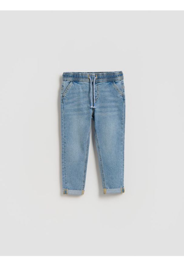 Reserved - Jeansy Carrot - niebieski. Kolor: niebieski. Materiał: jeans