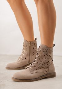 Renee - Ciemnobeżowe Skórzane Botki z Ażurowym Wzorem Kasona. Okazja: na co dzień. Kolor: beżowy. Materiał: skóra. Wzór: ażurowy. Styl: casual #2