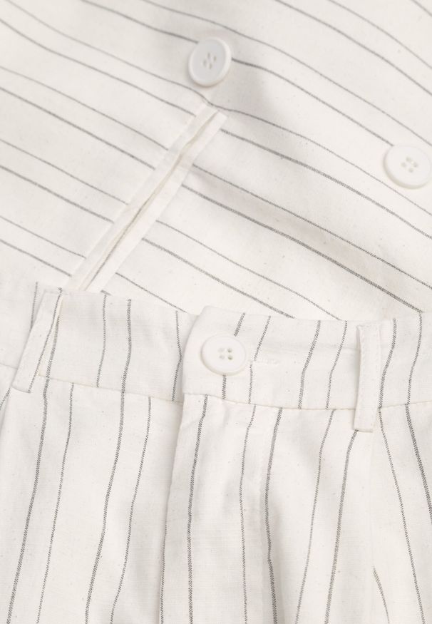 Born2be - Beżowy Komplet z Bawełną i Wiskozą Dwurzędowa Bluzka i Szorty w Paski Vervain. Kolor: beżowy. Materiał: wiskoza, bawełna. Wzór: paski