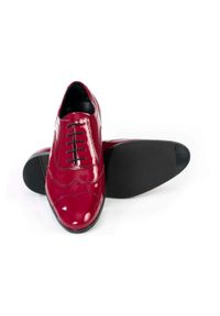 Czerwone lakierkowane obuwie męskie Faber - Austerity T19. Kolor: czerwony. Materiał: skóra. Styl: wizytowy, klasyczny