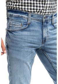 Mustang - MUSTANG OREGON TAPERED MĘSKIE SPODNIE JEANSOWE JEANSY DENIM BLUE 1014040 5000 202. Okazja: na co dzień, na spacer, na randkę. Stan: obniżony. Sezon: lato. Styl: wizytowy, klasyczny, elegancki, casual