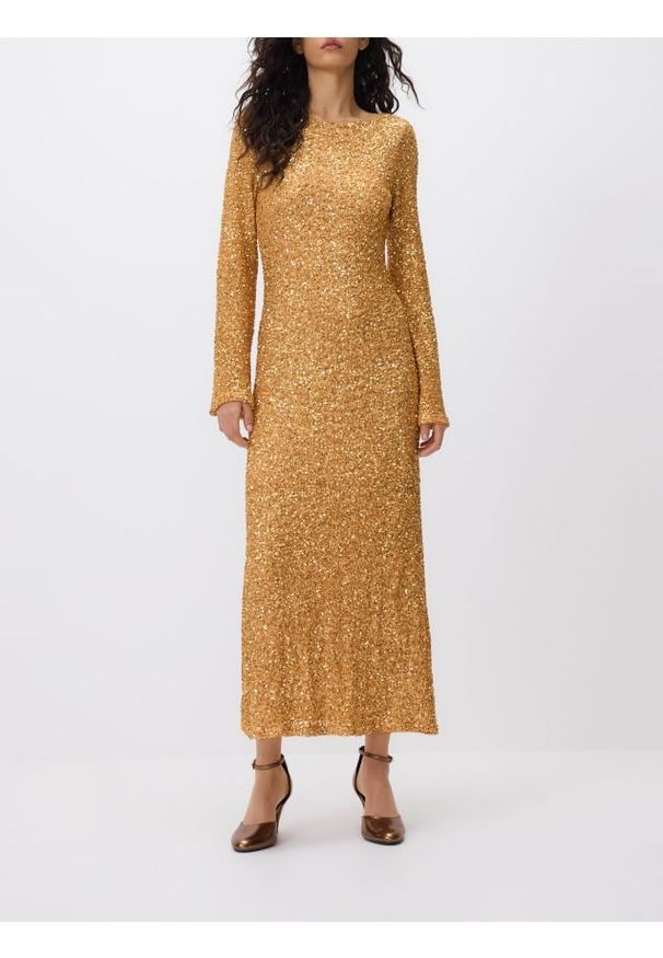 Reserved - Cekinowa sukienka maxi - złoty. Kolor: złoty. Materiał: tkanina. Typ sukienki: proste. Długość: maxi