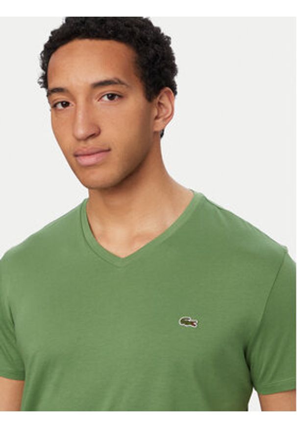 Lacoste T-Shirt TH6710 Zielony Regular Fit. Kolor: zielony. Materiał: bawełna
