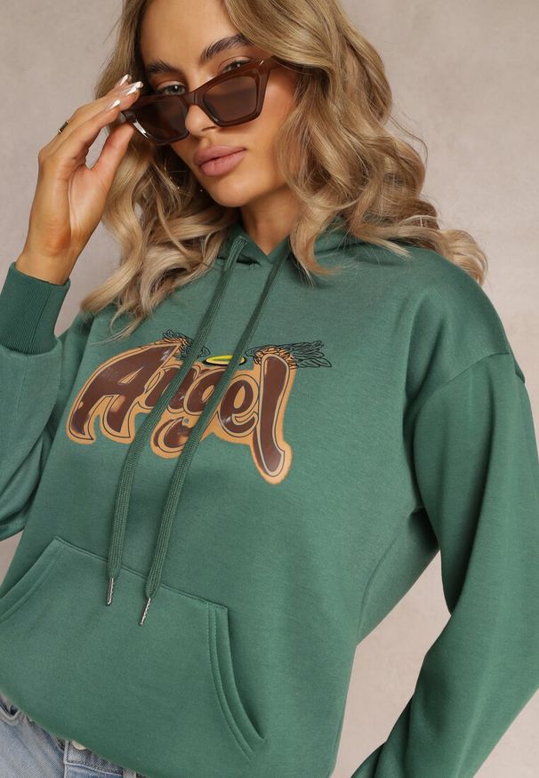 Renee - Ciemnozielona Ocieplona Bluza Kangurka z Nadrukiem Pralle. Okazja: na co dzień. Typ kołnierza: kaptur. Kolor: zielony. Wzór: nadruk. Styl: casual