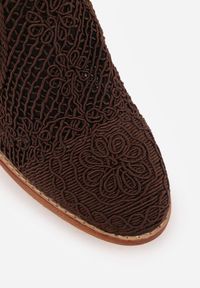 Renee - Brązowe Ażurowe Botki Kowbojki VICES na Stożkowym Obcasie Natesela. Okazja: na co dzień. Kolor: brązowy. Materiał: zamsz. Wzór: ażurowy. Sezon: wiosna. Obcas: na obcasie. Styl: casual, elegancki. Wysokość obcasa: średni #2