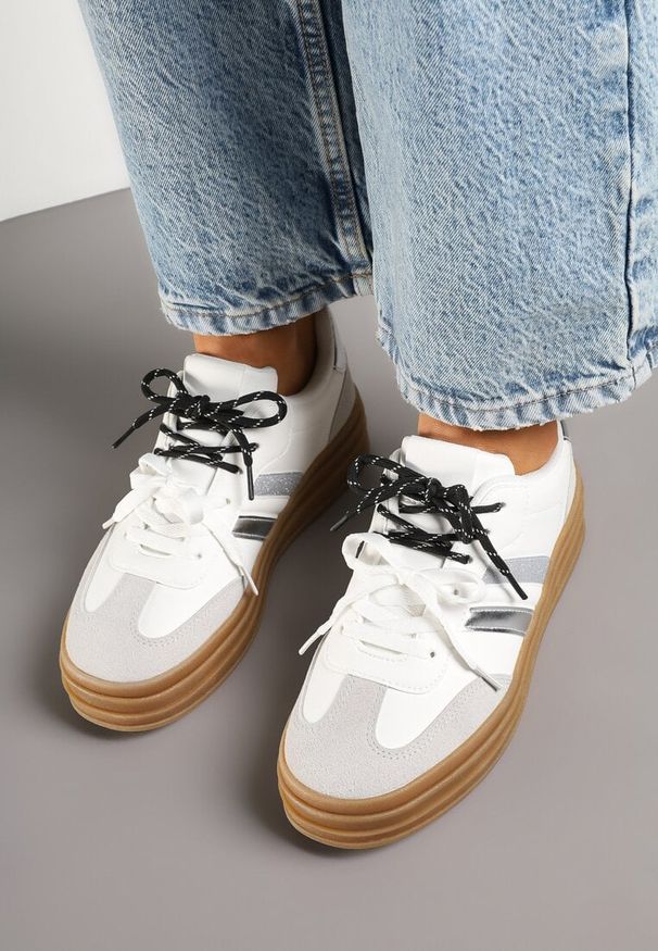Renee - Białe Sneakersy w Stylu Tenisówek Ozdobione Brokatem Teladriena. Okazja: na co dzień. Kolor: biały. Materiał: jeans. Wzór: aplikacja