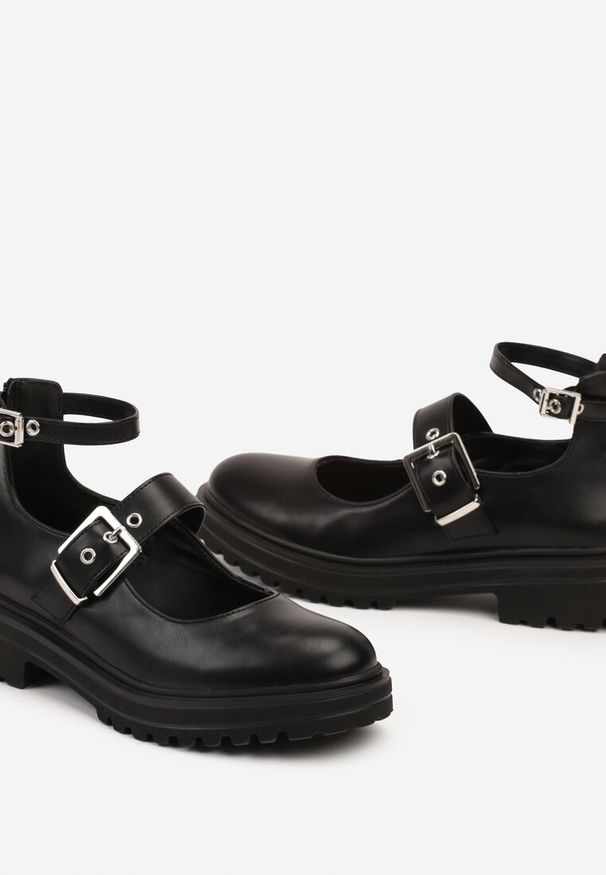 Renee - Czarne Półbuty na Grubej Podeszwie z Ozdobnymi Sprzączkami Irissia. Okazja: na co dzień. Zapięcie: sprzączka. Kolor: czarny. Materiał: jeans. Styl: casual