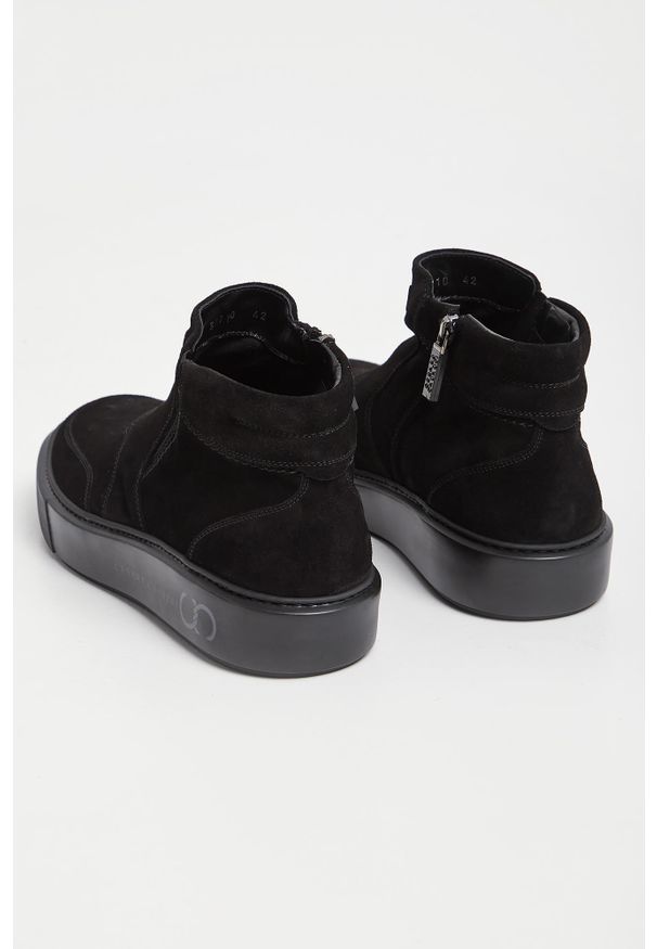 Sneakersy męskie zamszowe CESARE CASADEI. Materiał: zamsz