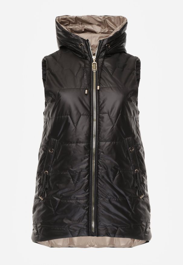 Born2be - Czarna Kamizelka z Nieodpinanym Kapturem i Geometrycznym Pikowaniem Kalousa. Okazja: na co dzień. Kolor: czarny. Materiał: jeans, dresówka. Długość rękawa: długi rękaw. Wzór: geometria. Styl: casual, klasyczny