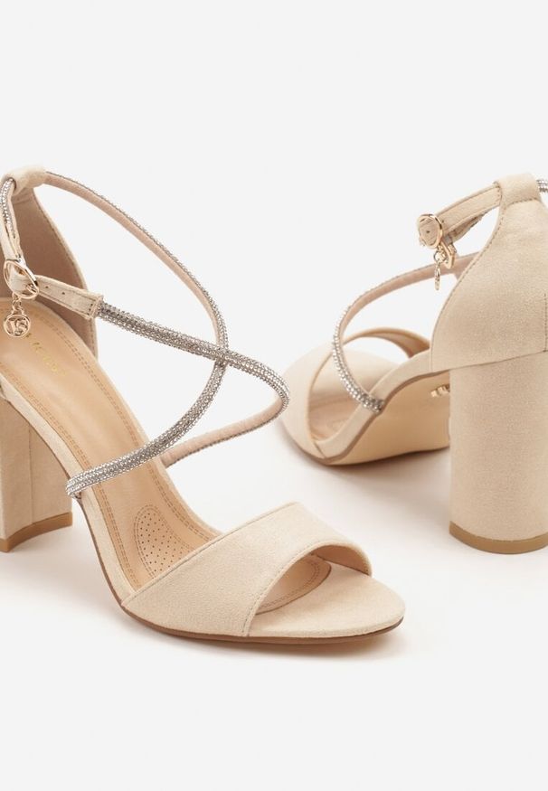 Renee - Beżowe Sandały Vices na Słupku Ozdobione Paskami z Cyrkonii Rovettia. Zapięcie: pasek. Kolor: beżowy. Materiał: skóra. Wzór: aplikacja. Obcas: na słupku. Styl: elegancki