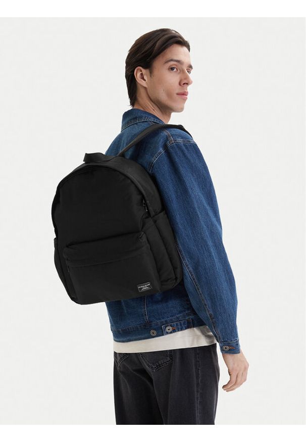 Guess Jeans Plecak M6RZ22 WK512 Czarny. Kolor: czarny. Materiał: materiał
