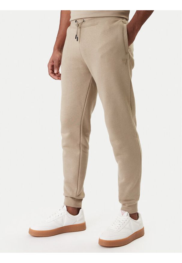 Guess Spodnie dresowe Z2YB22 K9V31 Beżowy Regular Fit. Kolor: beżowy. Materiał: bawełna