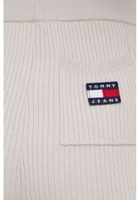 Tommy Jeans spodnie damskie kolor beżowy gładkie. Stan: podwyższony. Kolor: beżowy. Materiał: dzianina, materiał, wiskoza. Wzór: gładki #2