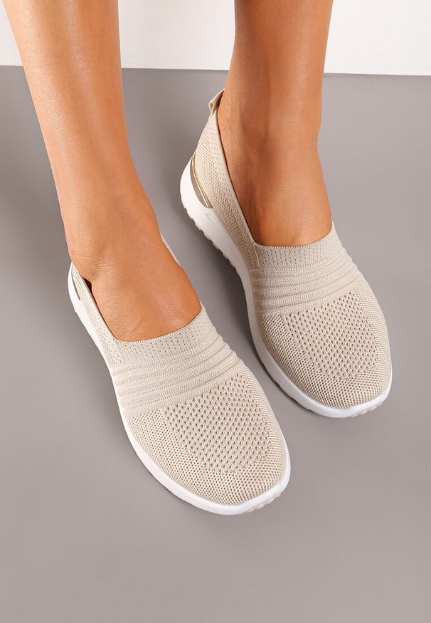 Born2be - Beżowe Tenisówki z Ozdobną Wstawką na Podeszwie i Elastyczną Wkładką Ixtella. Okazja: na spacer, na co dzień. Zapięcie: bez zapięcia. Kolor: beżowy. Materiał: jeans. Wzór: aplikacja. Obcas: na płaskiej podeszwie. Styl: elegancki, casual