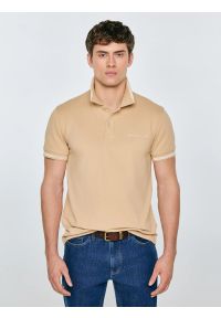 Big-Star - Koszulka męska polo beżowa Wladym 801. Okazja: na co dzień. Typ kołnierza: polo. Kolor: beżowy. Materiał: dzianina, jeans, materiał. Wzór: nadruk, aplikacja, paski. Styl: elegancki, casual, klasyczny, sportowy, wizytowy #1
