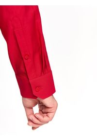 TOP SECRET - Koszula wizytowa o kroju slim. Kolor: czerwony. Materiał: jeans. Długość rękawa: długi rękaw. Długość: długie. Wzór: gładki. Sezon: wiosna, lato. Styl: wizytowy #2
