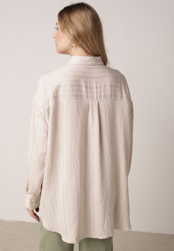 Born2be - Beżowa Wiskozowa Koszula z Dodatkiem Lnu z Tkaniny Strukturalnej Noma. Okazja: na co dzień. Kolor: beżowy. Materiał: tkanina, wiskoza, len. Styl: casual