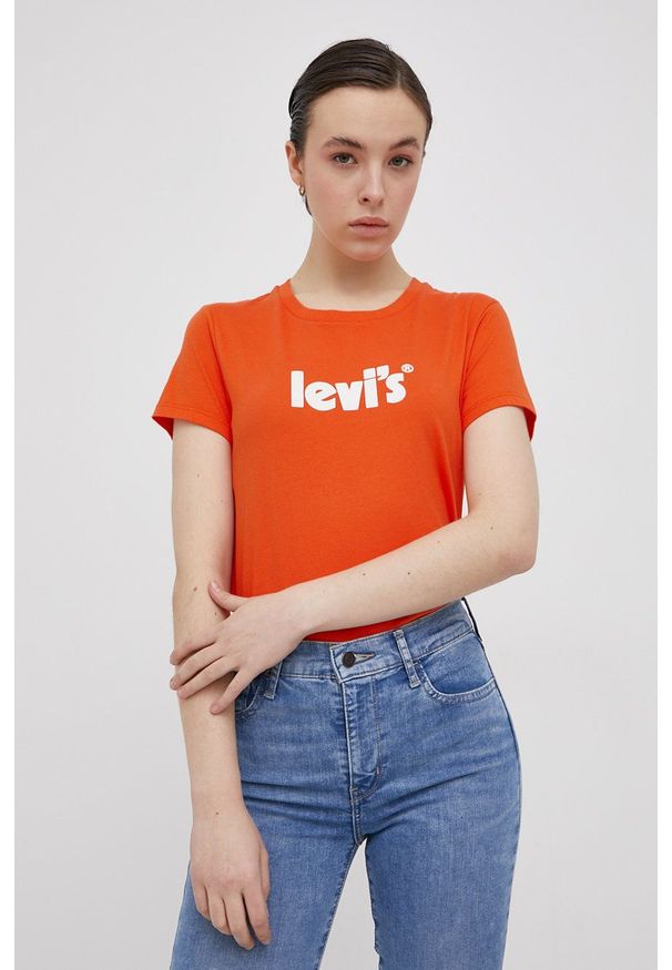 Levi's® - Levi's T-shirt bawełniany kolor pomarańczowy 17369.1758-Yellows/Or. Okazja: na spotkanie biznesowe, na co dzień. Kolor: pomarańczowy. Materiał: bawełna. Wzór: aplikacja. Styl: biznesowy, casual