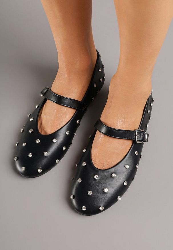 Born2be - Czarne Balerinki Vices z Ćwiekami Paskiem z Klamerką i Skórzaną Wkładką Riletra. Okazja: na co dzień, na randkę. Zapięcie: pasek. Kolor: czarny. Materiał: skóra. Wzór: grochy. Styl: klasyczny, casual, elegancki